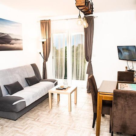 Apartment Sea&Sky Тиват Екстериор снимка